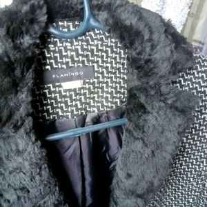 Chic Textured Blazer with Fur Collar