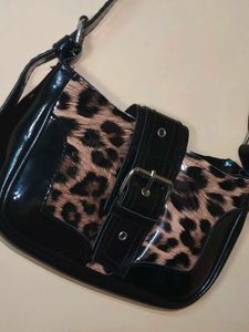 Chic Leopard Print Shoulder Bag