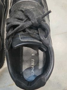 Luna Blu Black Sneakers