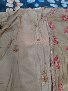 💓🫶 Beige Kurta Set with Floral Dupatta