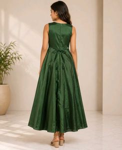 Elegant Green Ethnic Dress🥻