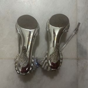 SILVER PENCIL HEELS
