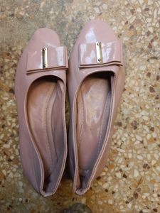 Elegant Ballerinas with Bow Detail