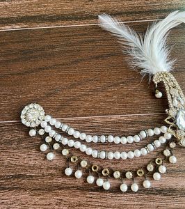 Exquisite Pearl &amp; Crystal Brooch with Feather