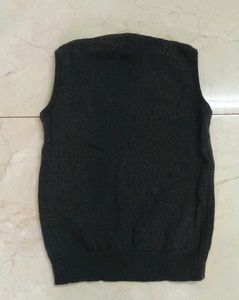 BOYS SLEEVELESS SWEATER