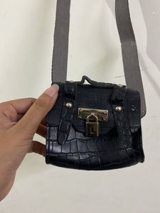 Chic Black Croc-Embossed waist belt Bag