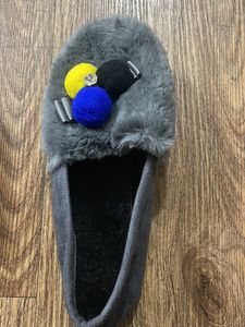 Women Sandel Fur Soft Material International Made In China 240 Size