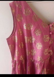 Sangria sleeveless foil print kurta