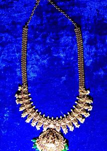 Exquisite Gold Necklace Set