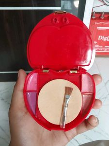 Vintage Heart Makeup Palette