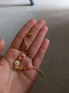 Elegant Gold Bracelet with Pearls