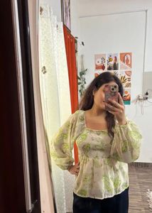 Chic Smocked Print Top with Puff Sleeves