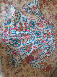 Floral Print Tunic &amp; White Pants Set