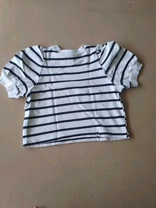 Chic Striped Cropped Tee