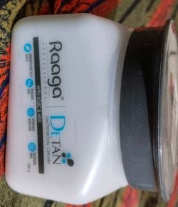 Raaga professional Detan Tan Remove Cream