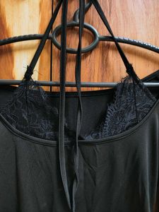 Chic Black Lace Trim Long Sleeve Top