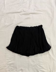 Black Pleated Short