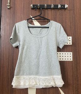 Gray Lace Trim Top🤍