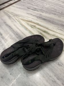 Comfortable Black Strappy Sandals