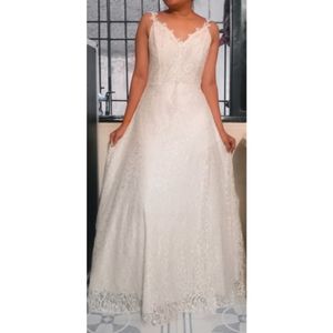 Low Neck Lace Dress