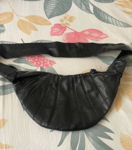 Chic Black Croissant Shoulder Bag