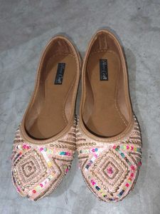 traditional Punjabi jutti you like new
