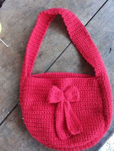 Chic Crochet Shoulder Bag with Bow Accent