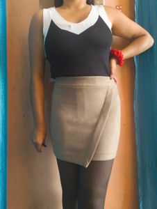 😍Stylish Beige Mini Skirt😍