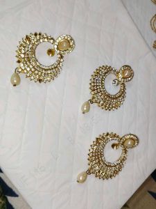 Elegant Gold Earrings with pendant