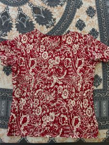 Red &amp; White Floral Print V-Neck Top