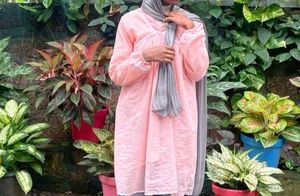Elegant Pink Kurta with Grey Scarf