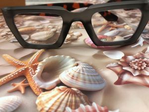 Stylish Black Cat-Eye Sunglasses