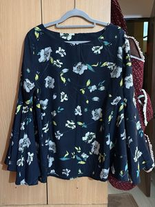 Floral Print Flared Sleeve Top