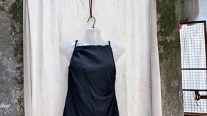 568.Black Sleeveless Midi Dress