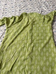 Patterned Tops Bundle - Size Medium