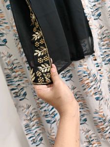 beautiful black kurta set with white dupatta