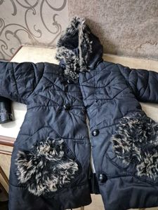 Chic Black Padded Jacket with Faux Fur