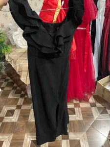 Elegant Black Off-Shoulder Ruffle Dress🦋🎀