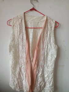Chic White Lace Sleeveless Vest
