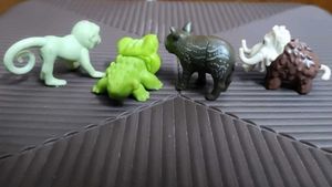 4 kinder Joy Animal Figurines Set