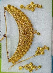 Exquisite Gold-Tone Bridal Jewellery Set
