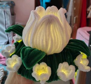 white flower lamp (pipe cleaner)