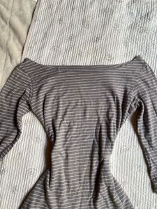 stripped off shoulder 90s top