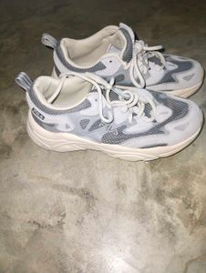 Price reduced!!!Original FILA Grey Sneake