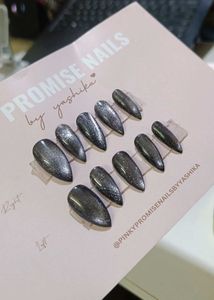 Press-On Nails - Black Cat Eye