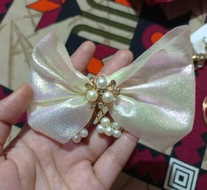 Sparkly Pearl Bow Hair Clip
