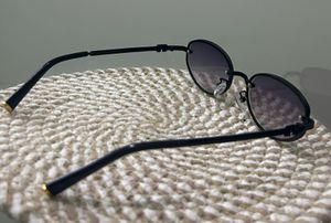 Stylish Oval Sunglasses