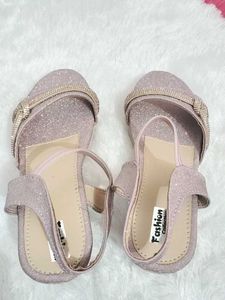 🎀 Sparkling Glitter Sandals 💫