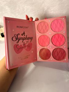 ROMCOM Dazzle in Every Glow Palette