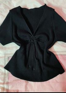 BLACK V NECK FITTED TOP